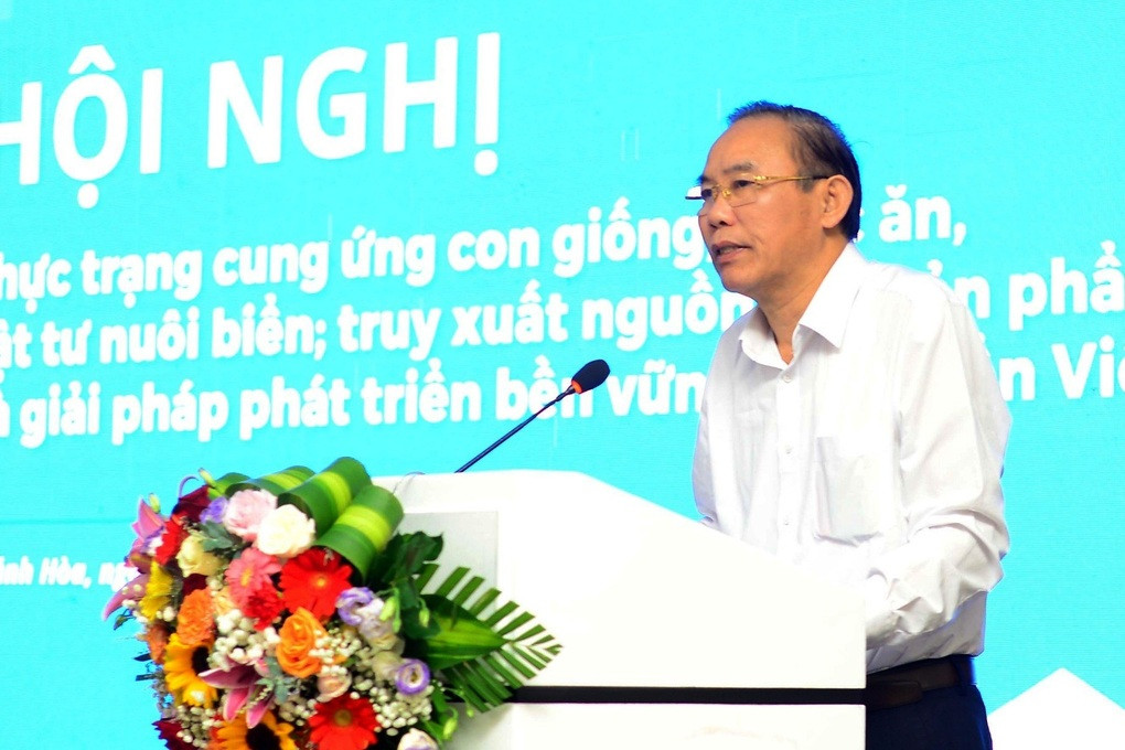 Thứ trưởng Phùng Đức Tiến phát biểu tại hội nghị (Ảnh: Phú Khánh).