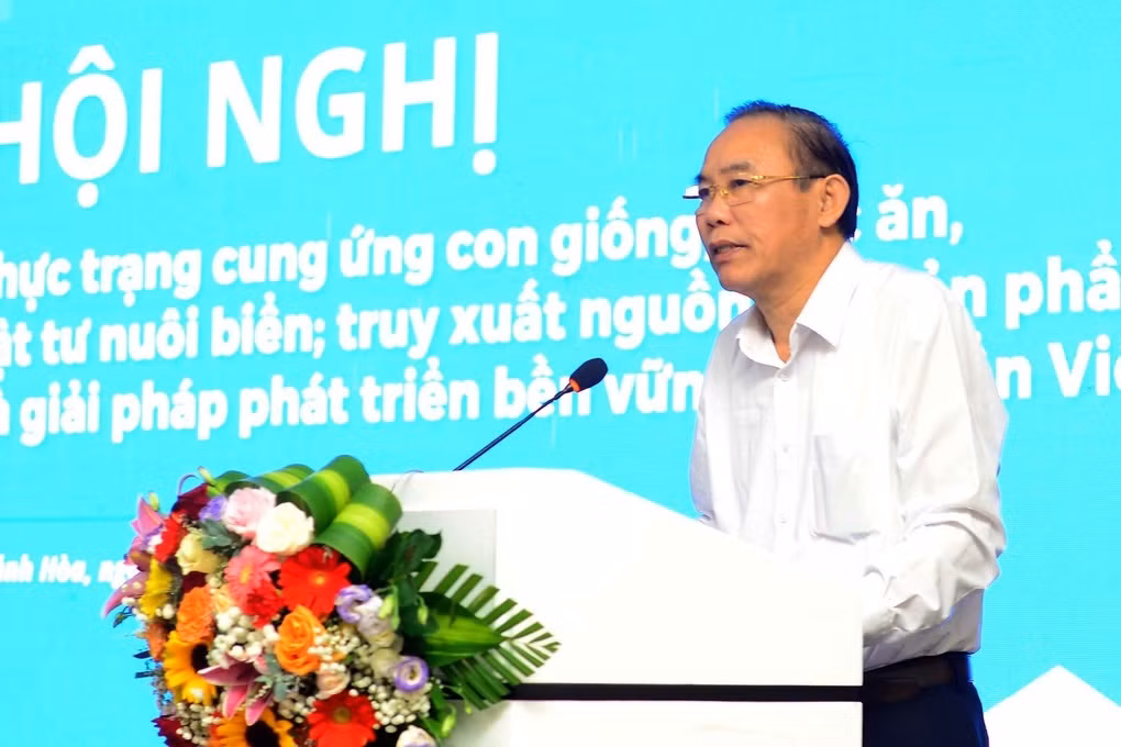 Thứ trưởng Phùng Đức Tiến phát biểu tại hội nghị (Ảnh: Phú Khánh).