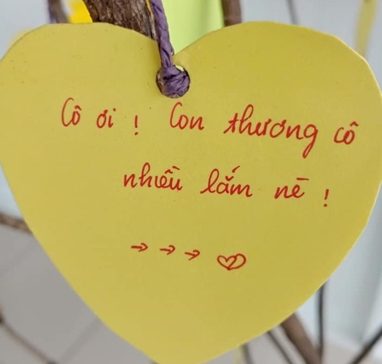 Tình cảm thầy trò không nhất thiết phải thể hiện qua quà cáp, phong bì (Ảnh: Hoài Nam).