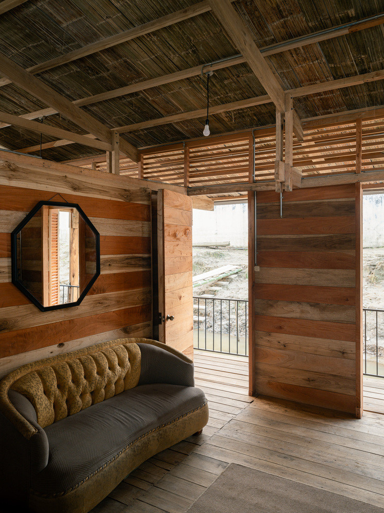 Các không gian như phòng khách, phòng ăn, nhà bếp và phòng ngủ được phân bố ở hai đầu nhà. Các không gian như phòng khách, phòng ăn, nhà bếp và phòng ngủ được phân bố ở hai đầu nhà.