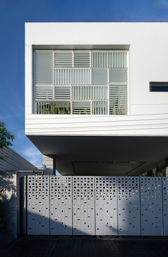 Công trình hoàn toàn sử dụng các vật liệu địa phương. Công trình hoàn toàn sử dụng các vật liệu địa phương.