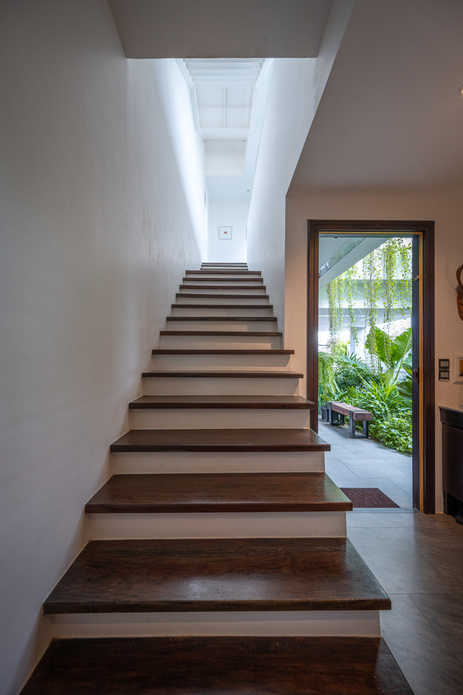 Công trình hoàn toàn sử dụng các vật liệu địa phương. Công trình hoàn toàn sử dụng các vật liệu địa phương.