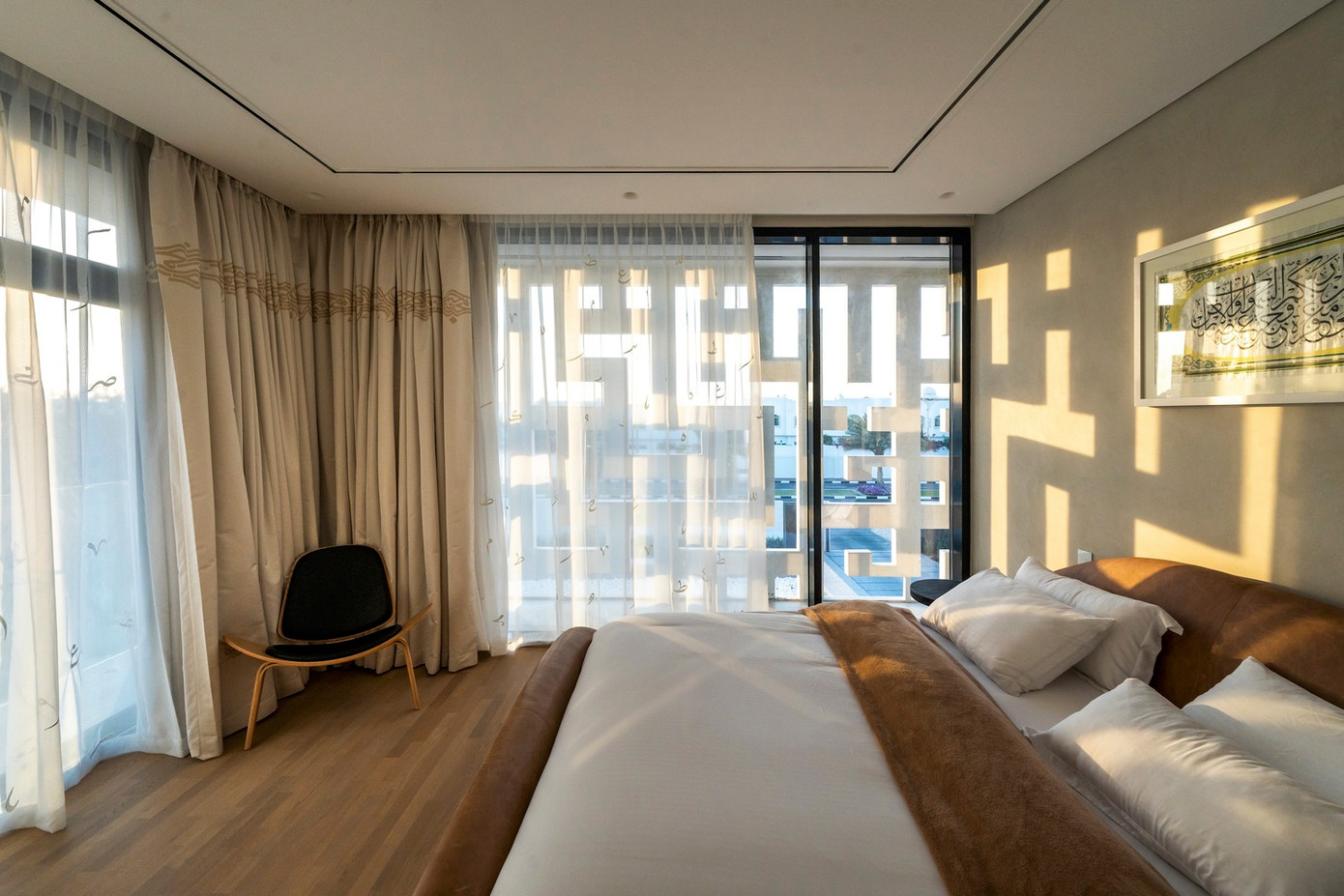 Sự sắp xếp chu đáo của không gian tạo nên những khoảng sân, mỗi sân được thiết kế với những chức năng cụ thể.