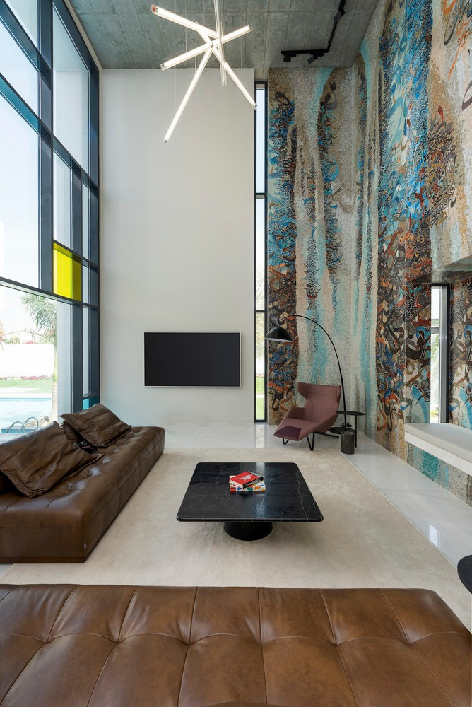 Biệt thự là sự pha trộn hài hòa giữa hình thức và nghệ thuật, mang đến một ví dụ sống động về cách thư pháp có thể ảnh hưởng và làm phong phú môi trường xây dựng.