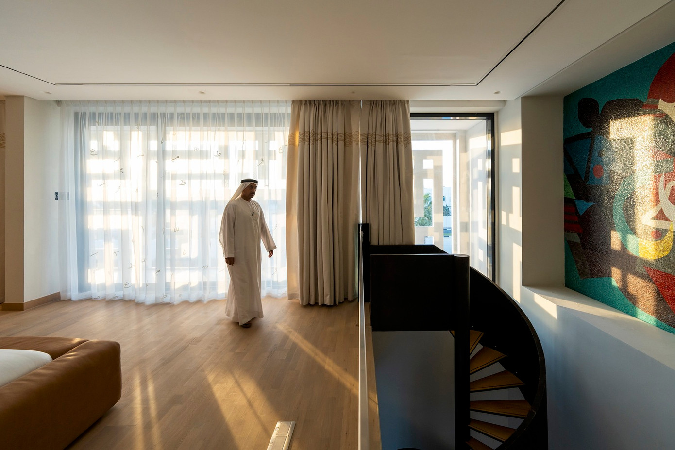 Sự sắp xếp chu đáo của không gian tạo nên những khoảng sân, mỗi sân được thiết kế với những chức năng cụ thể.