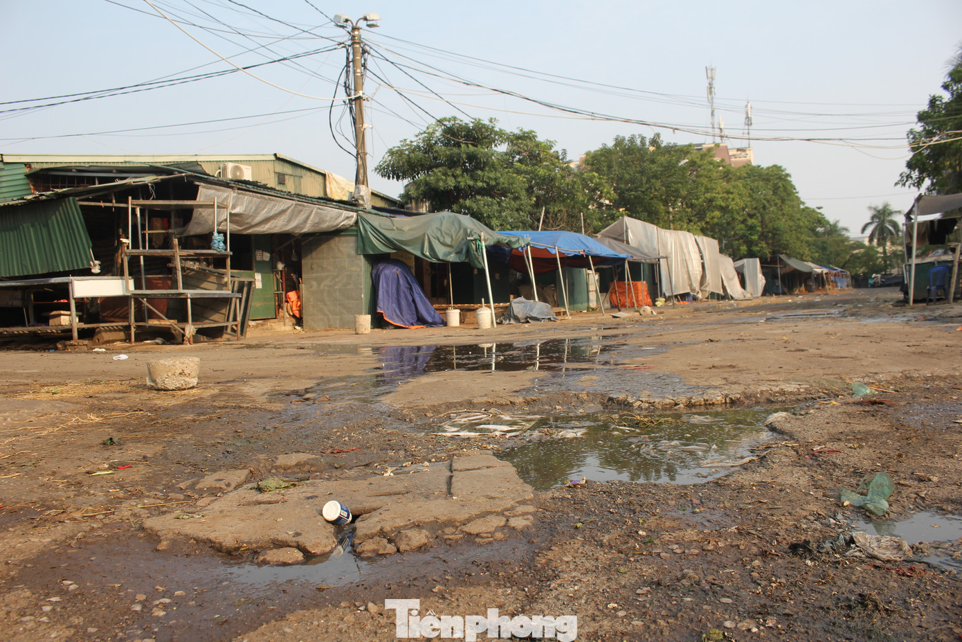 Báo cáo của UBND quận Bắc Từ Liêm cho rằng dự án Chợ đầu mối Minh Khai chưa thực hiện công tác thu hồi đất do CĐT chưa chuẩn bị được quỹ đất, quỹ nhà tái định cư. (Ảnh: Lập Đông)