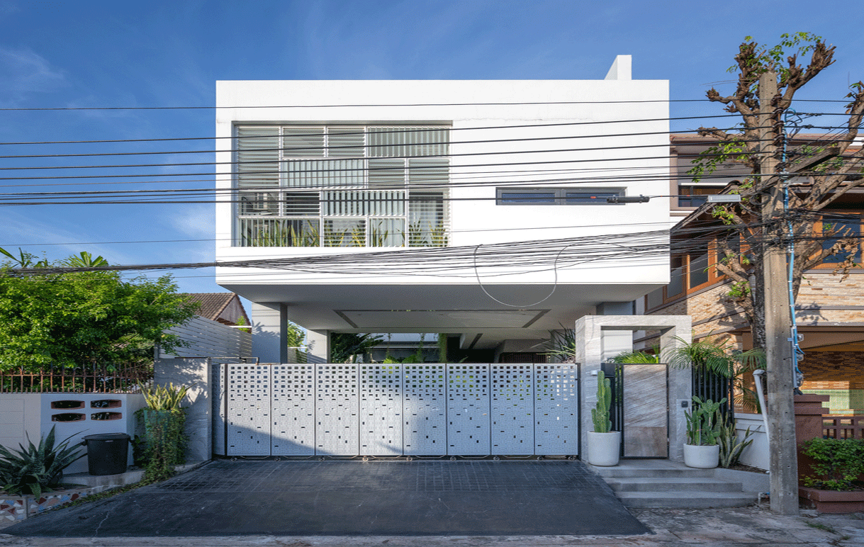 Để hiện thực hóa ý tưởng của gia chủ, nhóm kiến trúc sư (KTS) đã thiết kế biệt thự thành khối hộp màu trắng pha chút mềm mại của phong cảnh nhiệt đới ngay trong lòng biệt thự. Để hiện thực hóa ý tưởng của gia chủ, nhóm kiến trúc sư (KTS) đã thiết kế biệt thự thành khối hộp màu trắng pha chút mềm mại của phong cảnh nhiệt đới ngay trong lòng biệt thự.