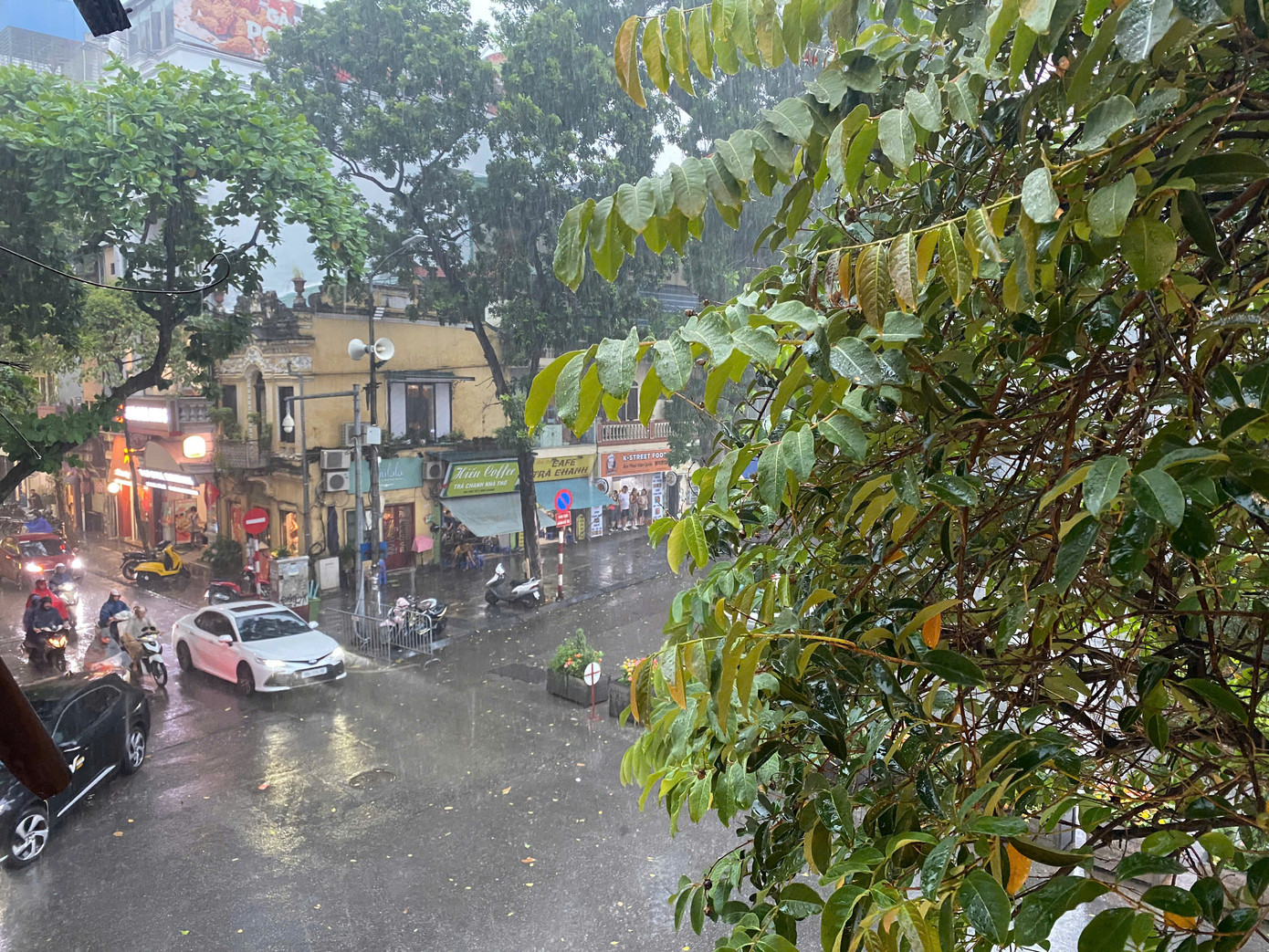 Siêu bão YAGI đã vào vịnh Bắc Bộ, cách Quảng Ninh hơn 200km ảnh 4