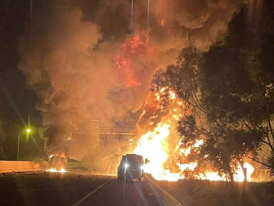 Hiện trường vụ cháy xe bồn. Hiện trường vụ cháy xe bồn.