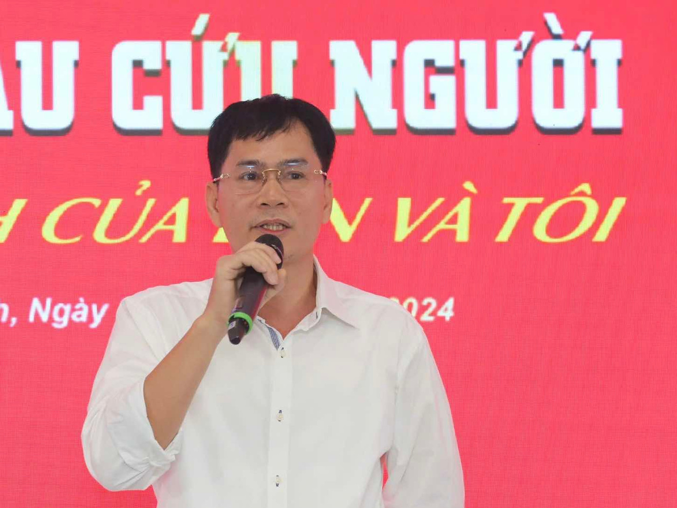 Nhà báo Lý Thành Tâm - Trưởng Cơ quan đại diện báo Tiền Phong tại TPHCM - Thường trực Ban tổ chức Chủ nhật Đỏ 2024 tại TPHCM phát biểu tại chương trình. Nhà báo Lý Thành Tâm - Trưởng Cơ quan đại diện báo Tiền Phong tại TPHCM - Thường trực Ban tổ chức Chủ nhật Đỏ 2024 tại TPHCM phát biểu tại chương trình.