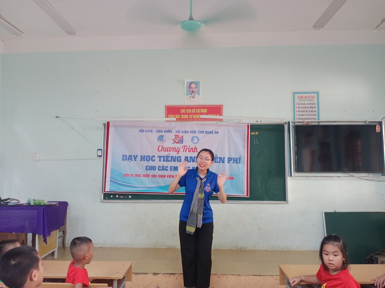 Nguyệt Anh tích cực và tiên phong trong các hoạt động tình nguyện vì cộng đồng.