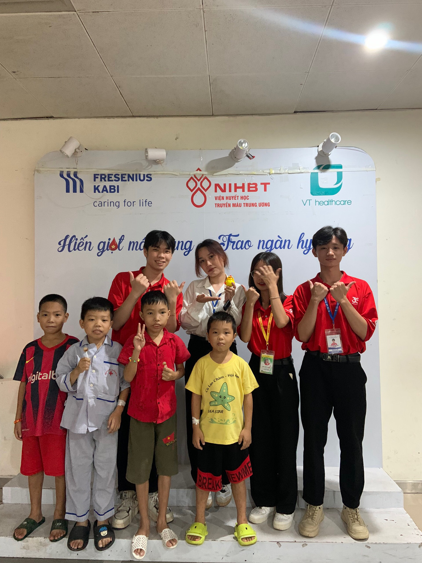 Chàng trai ấm áp luôn cảm thấy hạnh phúc và biết ơn với những điều mình có thể đóng góp và lan tỏa giá trị nhân văn tới mọi người xung quanh.