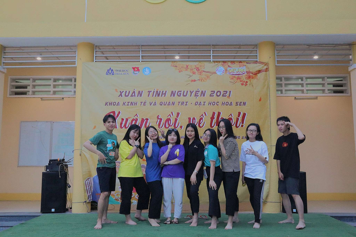 Tham gia các hoạt động phong trào Đoàn Hội đã giúp cô nàng trở nên năng động và tích cực. Tham gia các hoạt động phong trào Đoàn Hội đã giúp cô nàng trở nên năng động và tích cực.