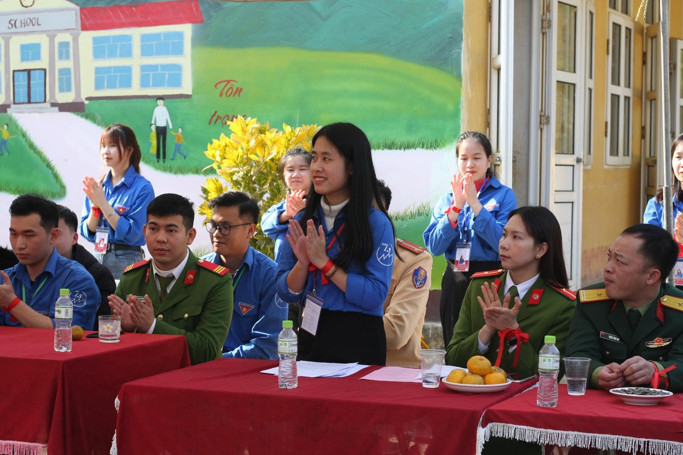 Cô giữ chức vụ Phó chủ tịch Hội đồng hương sinh viên Lạng Sơn tại Hà Nội.