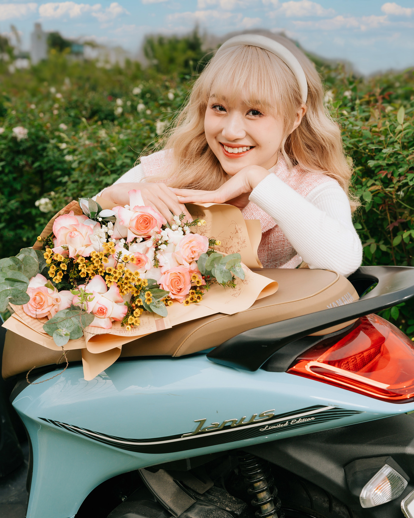 Hương Ly mang vẻ đẹp ngọt ngào cùng phong cách trẻ trung.