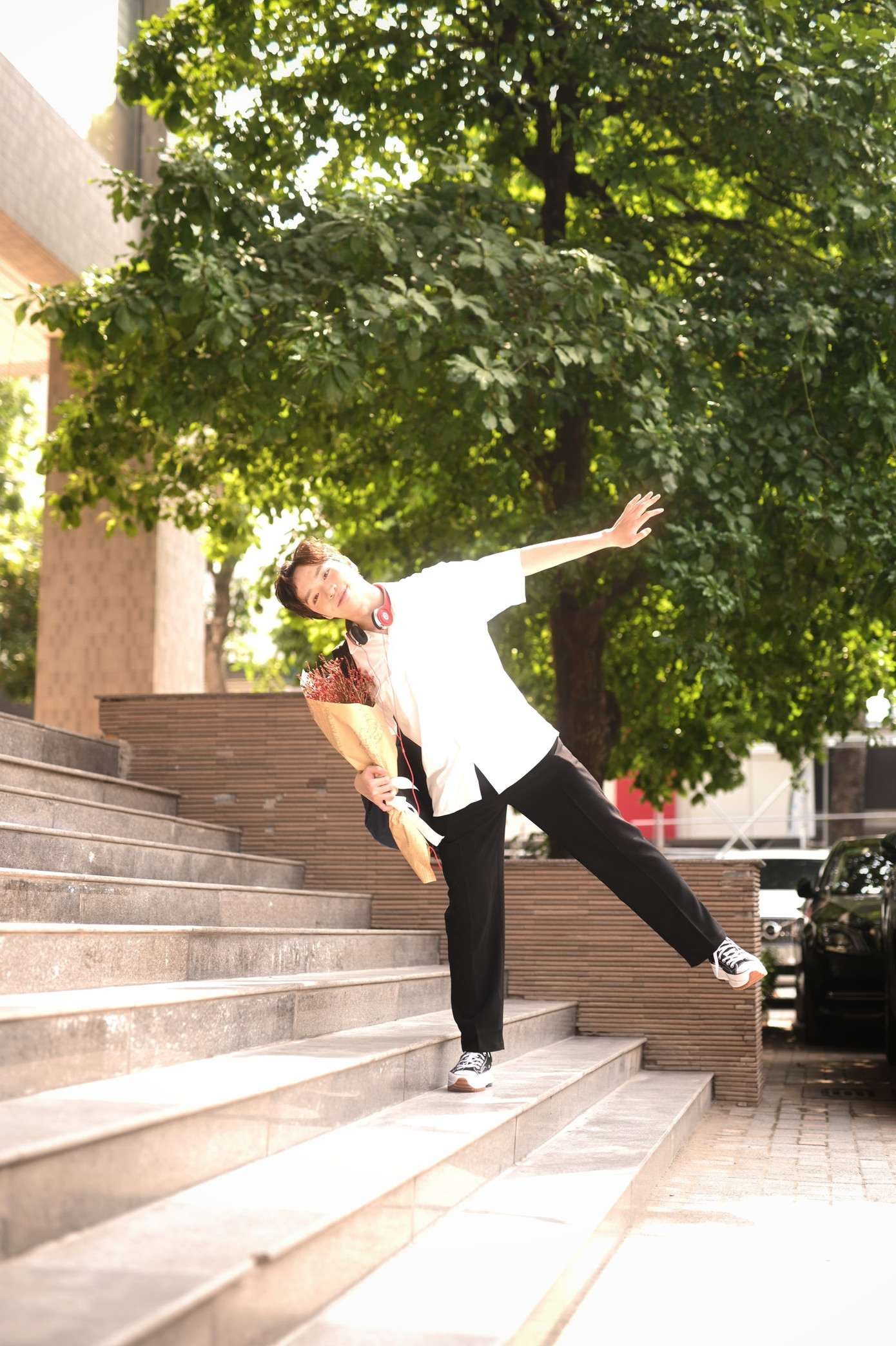 Có một câu quote mà Huy luôn yêu thích và hướng tới hoàn thành được đó là: “Do what you love and love what you do.” Có một câu quote mà Huy luôn yêu thích và hướng tới hoàn thành được đó là: “Do what you love and love what you do.”