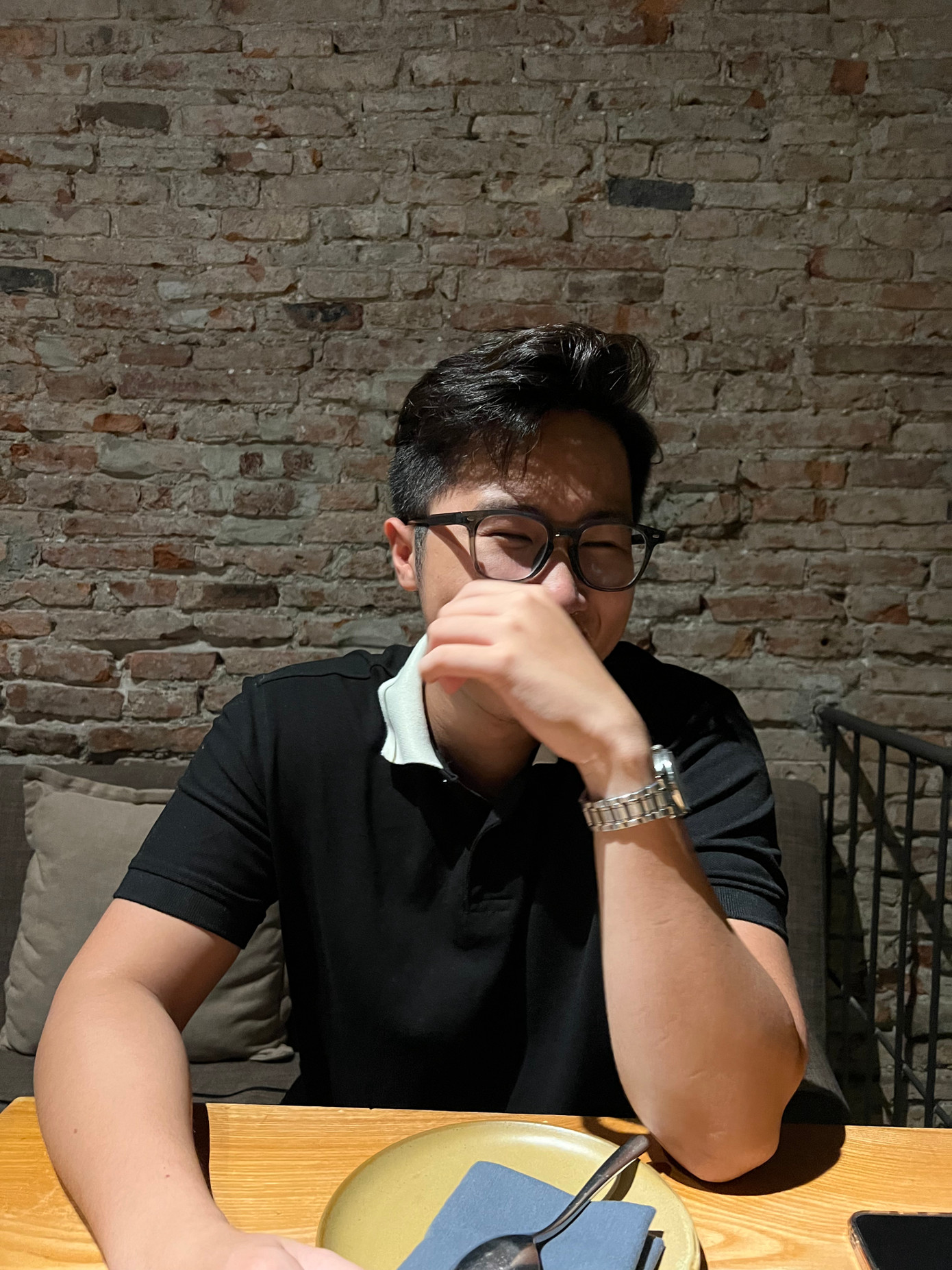 Theo Vũ, người trẻ nên cân nhắc một cách kỹ lưỡng khi bước vào thương trường. Theo Vũ, người trẻ nên cân nhắc một cách kỹ lưỡng khi bước vào thương trường.