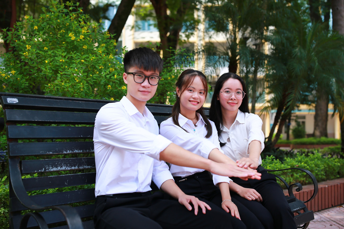 Thanh Tùng và đồng đội tham dự chung kết cuộc thi Economic Research Champion 2023.