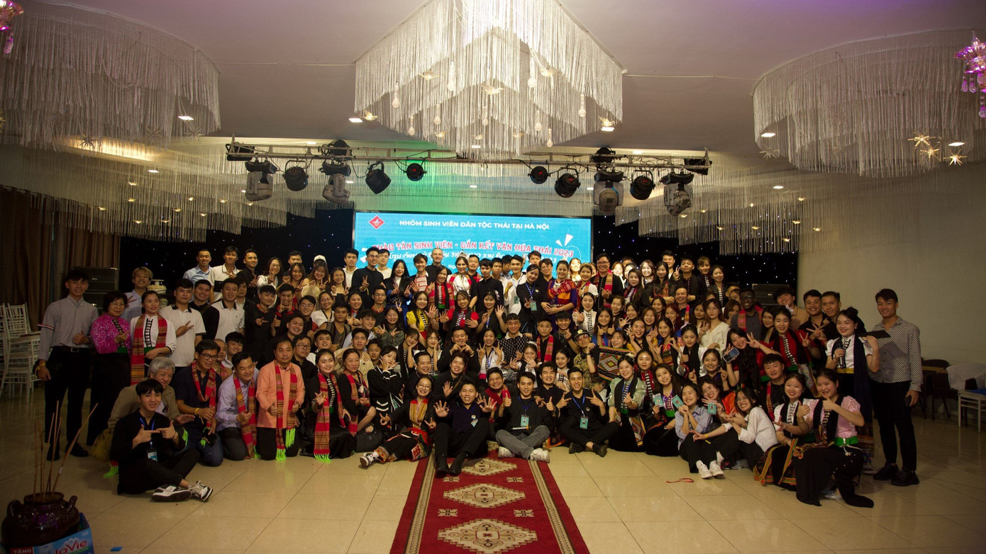 Nhóm sinh viên dân tộc Thái tại Hà Nội. Nhóm sinh viên dân tộc Thái tại Hà Nội.