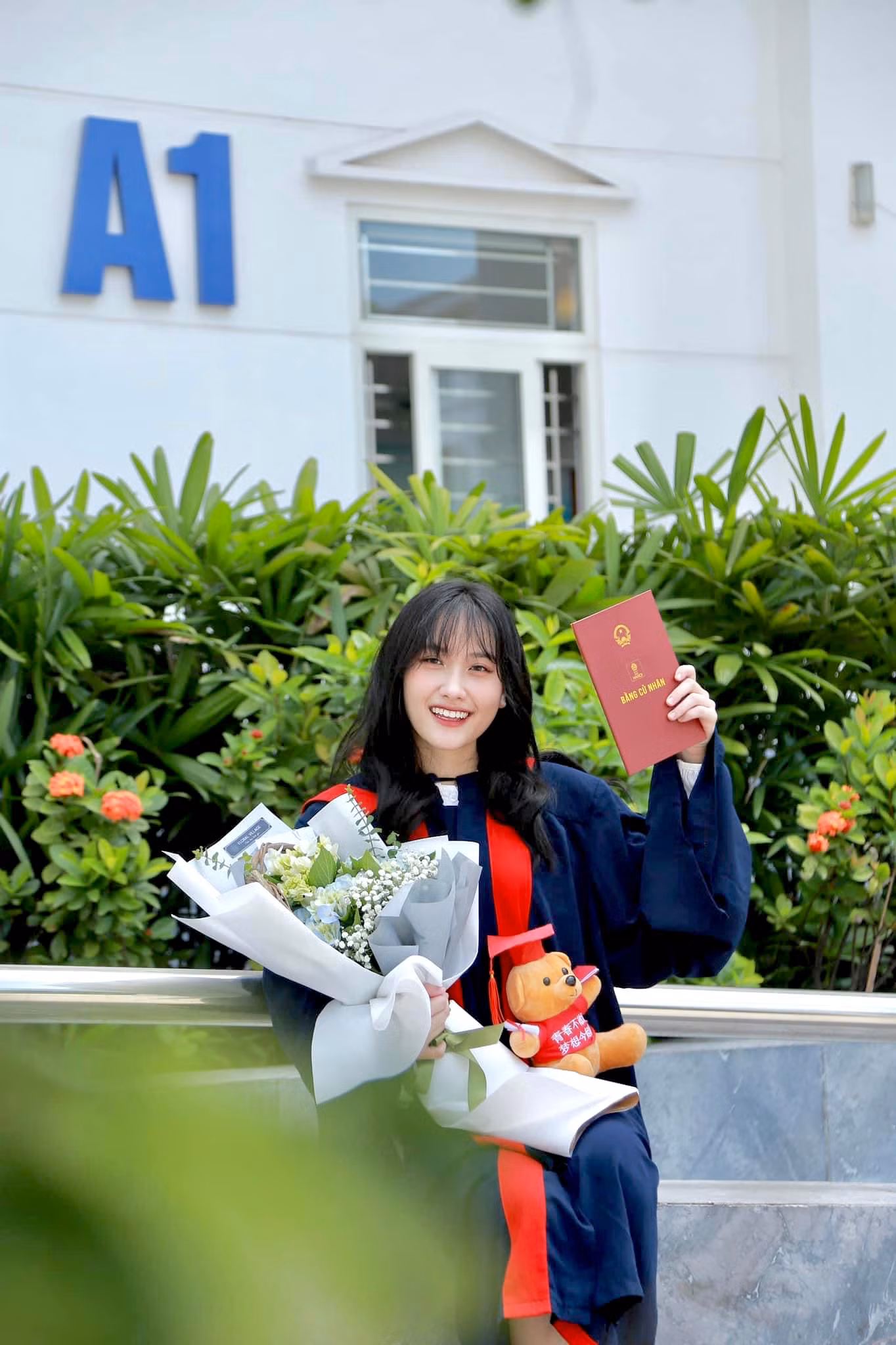Ngày nữ MC nhận tấm bằng Cử nhân ngôn Ngữ Trung Quốc.