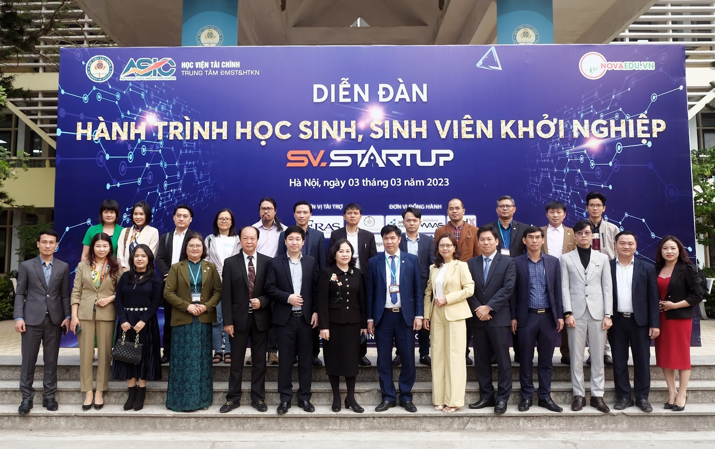 Thứ trưởng Bộ GD&ĐT Ngô Thị Minh cùng đoàn công tác Bộ GD&ĐT, đại diện Lãnh đạo HVTC và đại diện đơn vị tổ chức tham gia Diễn đàn. Thứ trưởng Bộ GD&ĐT Ngô Thị Minh cùng đoàn công tác Bộ GD&ĐT, đại diện Lãnh đạo HVTC và đại diện đơn vị tổ chức tham gia Diễn đàn.