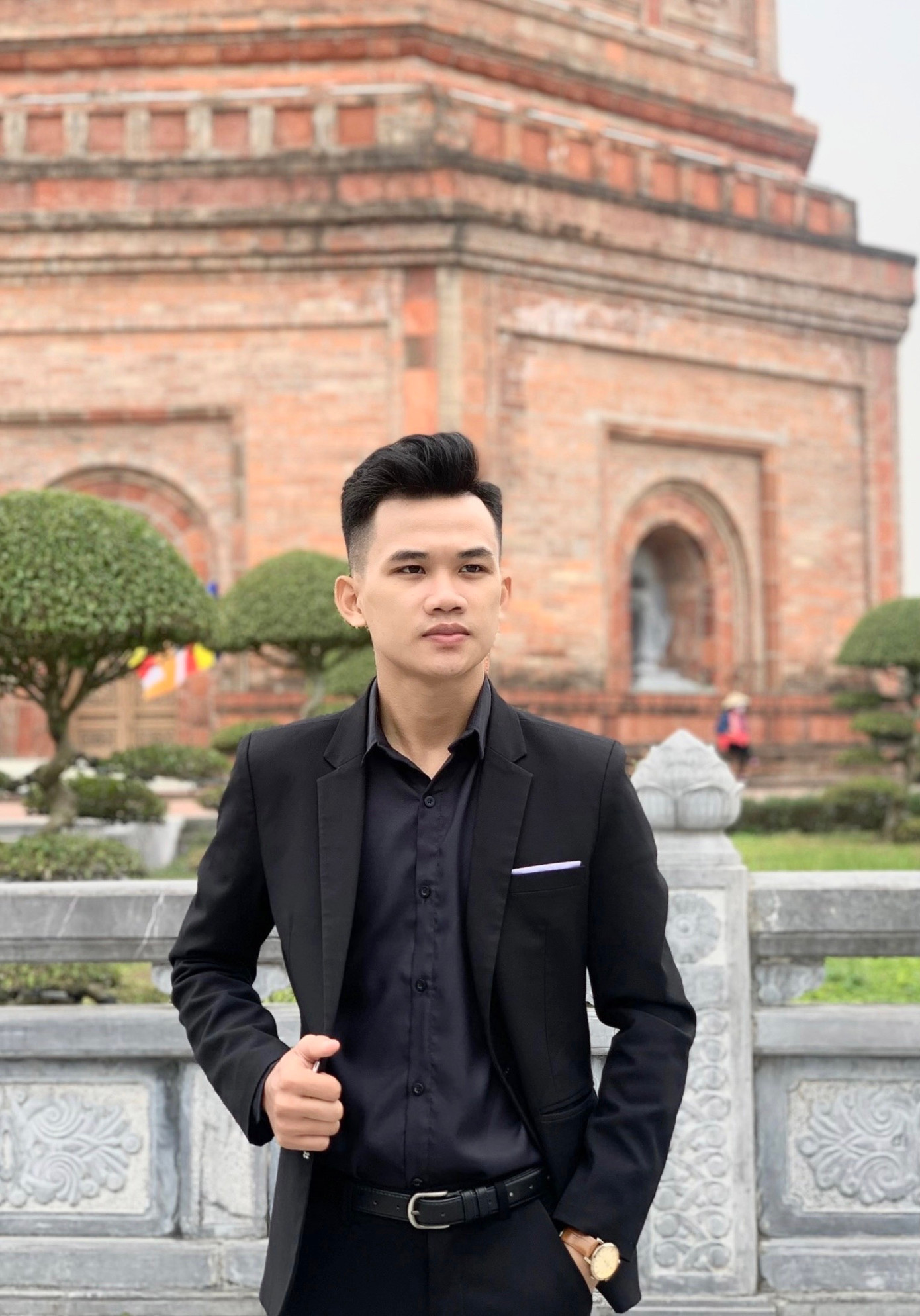 Danh Khương hiện đang là sinh viên ngành Marketing tại Trường Đại học Nam Cần Thơ. Danh Khương hiện đang là sinh viên ngành Marketing tại Trường Đại học Nam Cần Thơ.