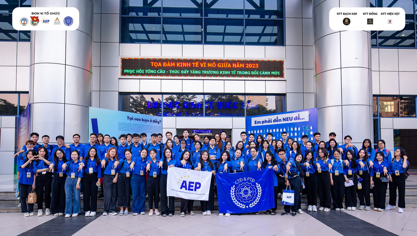 Việc hoạt động đan xen giữa tổ chức hoạt động Đoàn và tổ chức học thuật giúp Huyền trau dồi, hoàn thiện bản thân tốt hơn về mọi lĩnh vực.