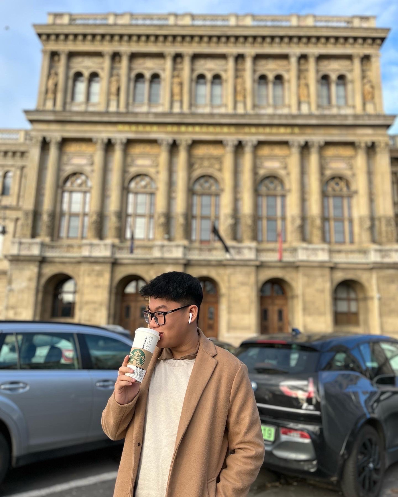 Trần Quang Minh, 20 tuổi, là du học sinh University of Dunaújváros, Hungary. Tết năm nay, cậu bạn chọn đi khám phá ẩm thực, ăn những món ăn yêu thích tại Hungary.