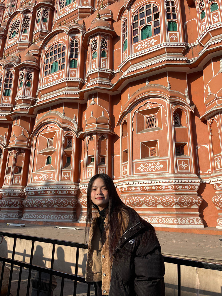 Tuyết Nga tham quan “thành phố hồng” Jaipur. Tuyết Nga tham quan “thành phố hồng” Jaipur.