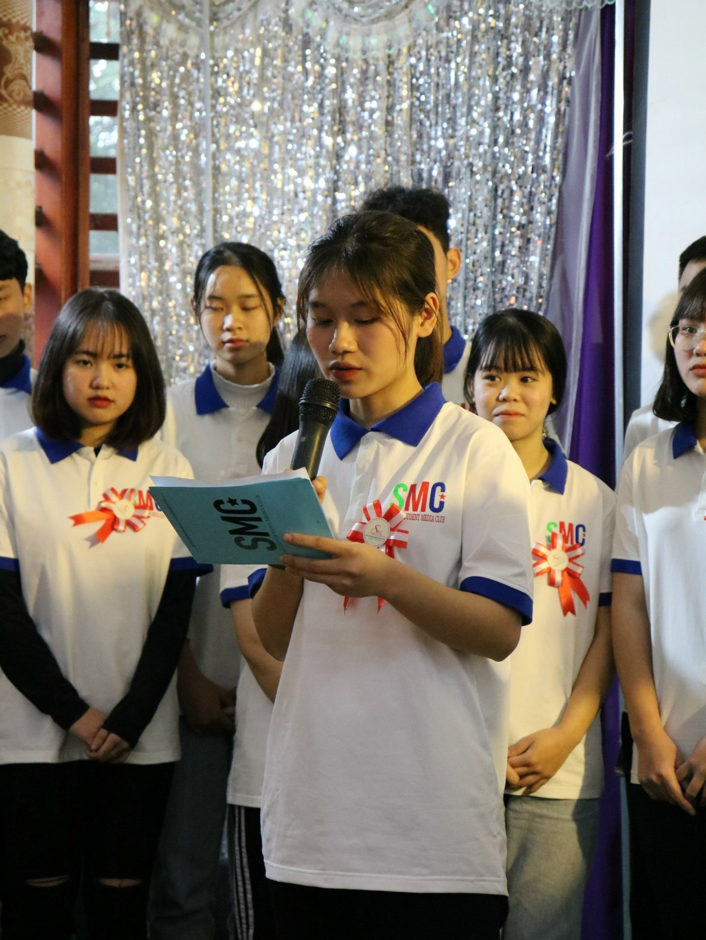 Hiện tại, cô giữ vị trí Phó chủ nhiệm CLB Truyền thông Sinh viên Sao Đỏ.