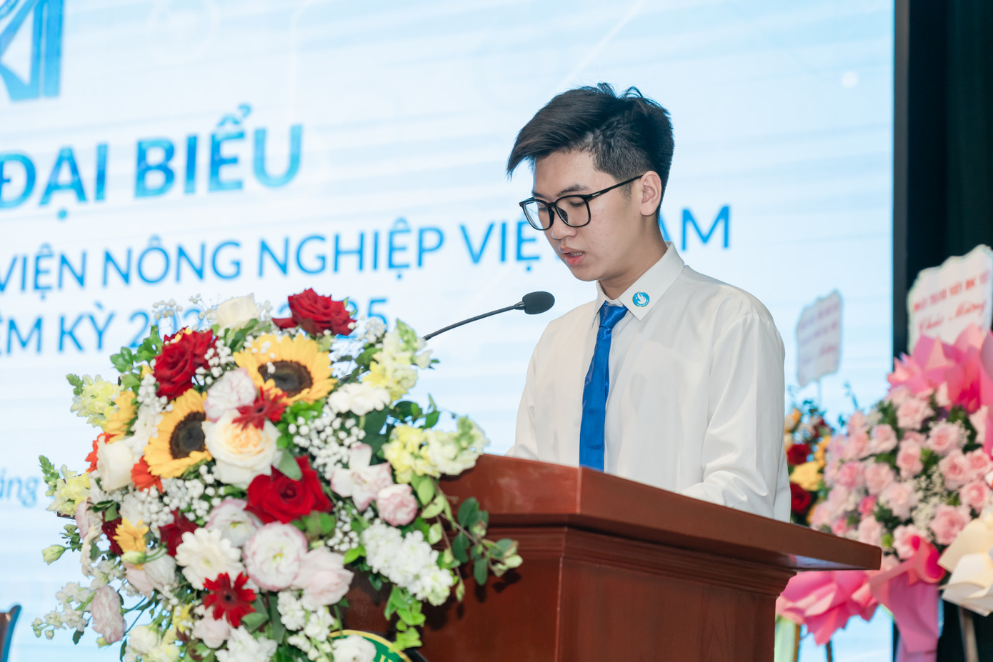 Hoàng Anh Đức phát biểu tại Đại hội Hội sinh viên Học viện Nông Nghiệp Việt Nam. Hoàng Anh Đức phát biểu tại Đại hội Hội sinh viên Học viện Nông Nghiệp Việt Nam.