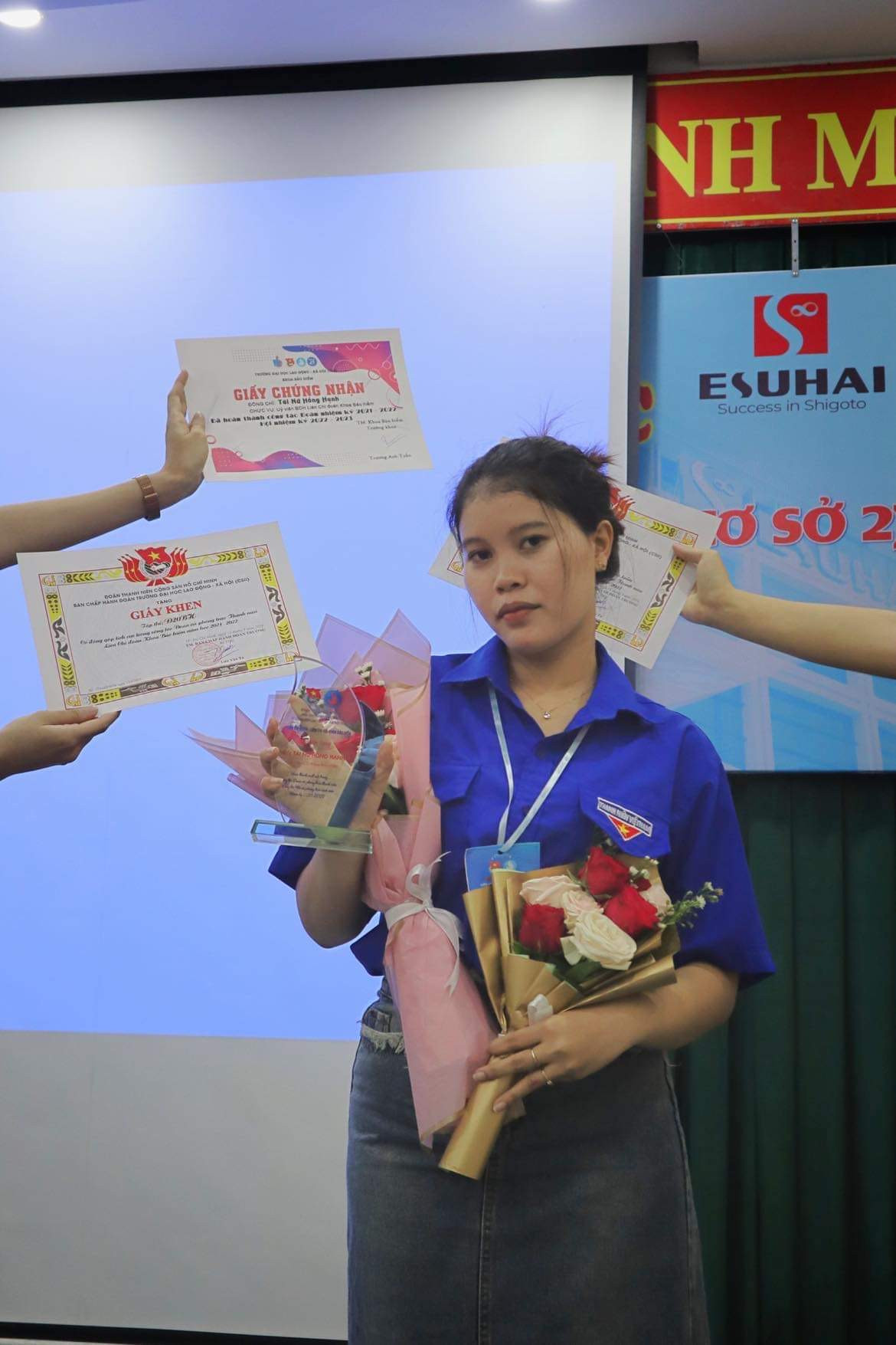 Hồng Hạnh hoàn thành BCH liên chi Đoàn khoa Bảo hiểm nhiệm kỳ 2022-2023. Hồng Hạnh hoàn thành BCH liên chi Đoàn khoa Bảo hiểm nhiệm kỳ 2022-2023.