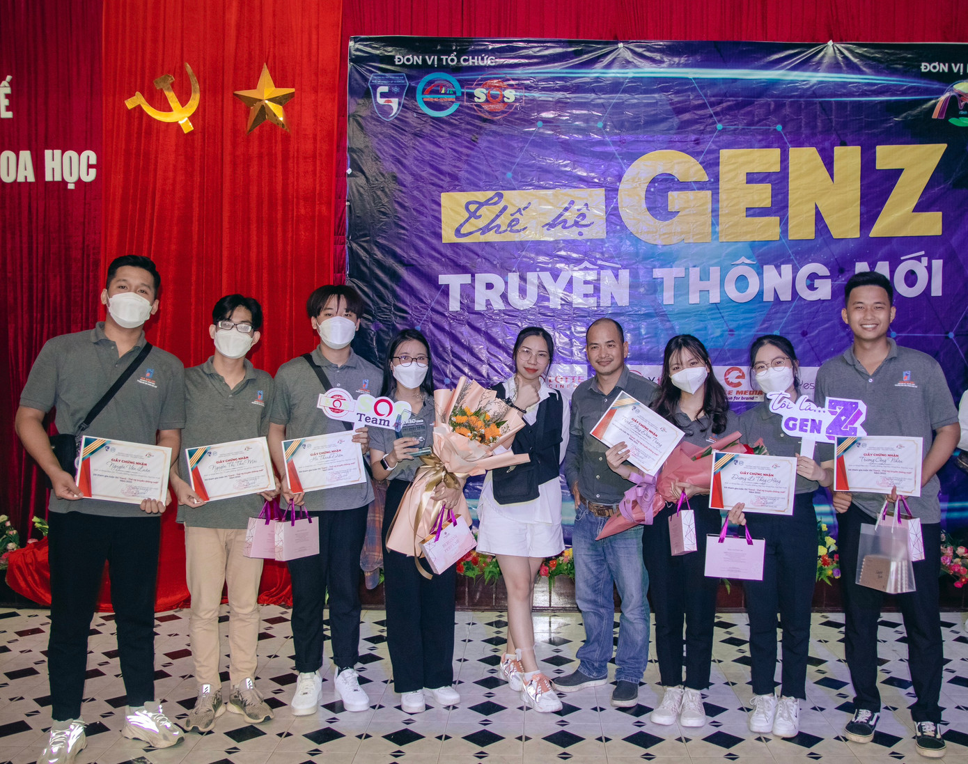 Thu Mai cùng đồng đội tham gia và đạt giải trong các cuộc thi truyền thông. Thu Mai cùng đồng đội tham gia và đạt giải trong các cuộc thi truyền thông.