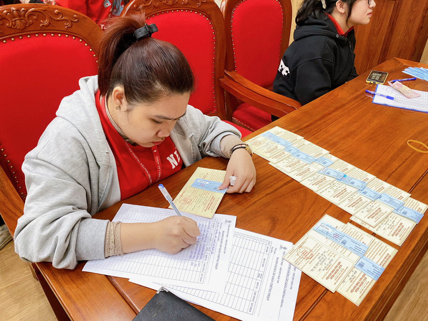 Giấy chứng nhận dành cho những người tham gia hiến máu nhân đạo. Giấy chứng nhận dành cho những người tham gia hiến máu nhân đạo.