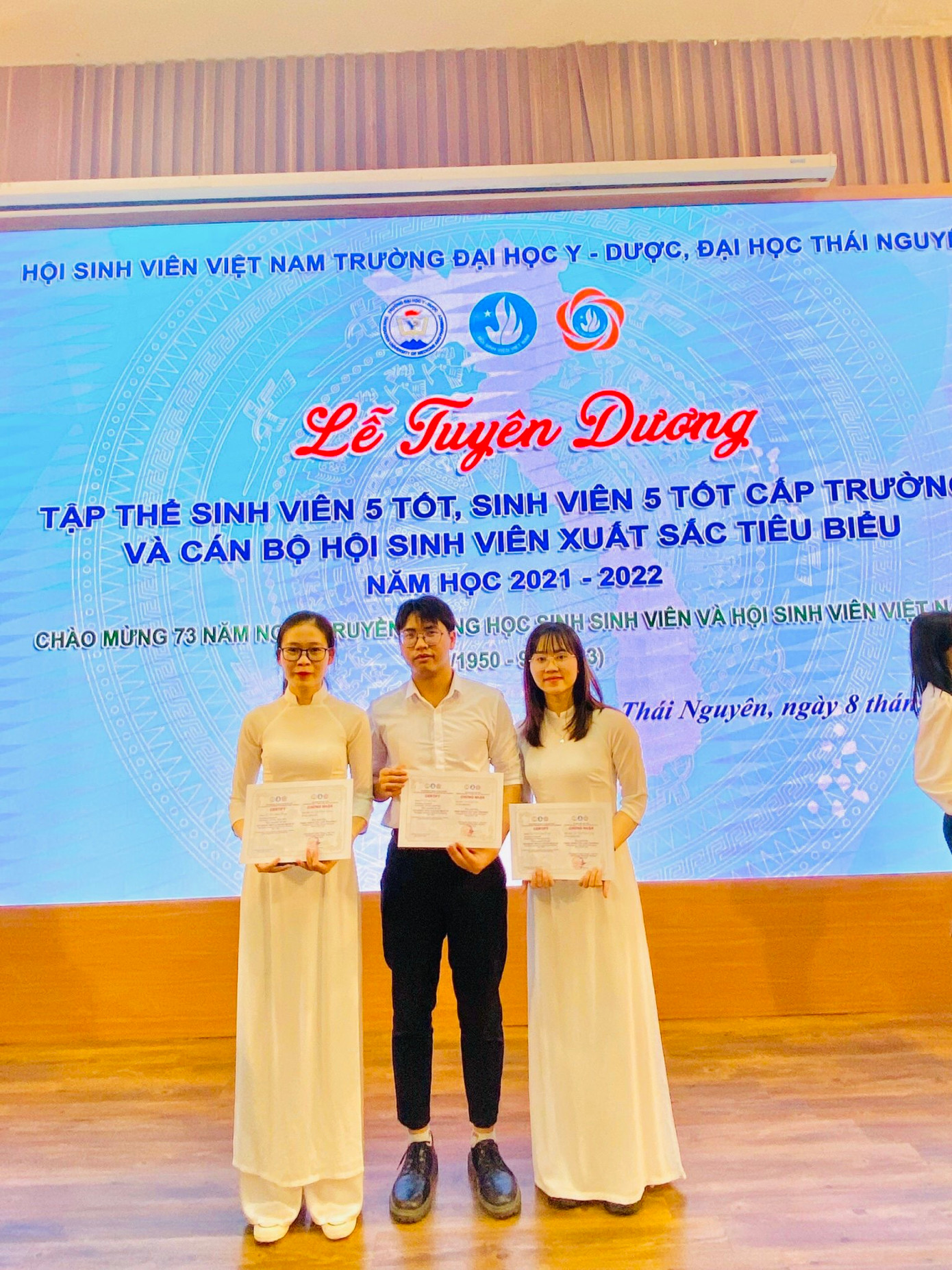 Sinh viên 5 tốt cấp trường năm học 2021-2022. Sinh viên 5 tốt cấp trường năm học 2021-2022.