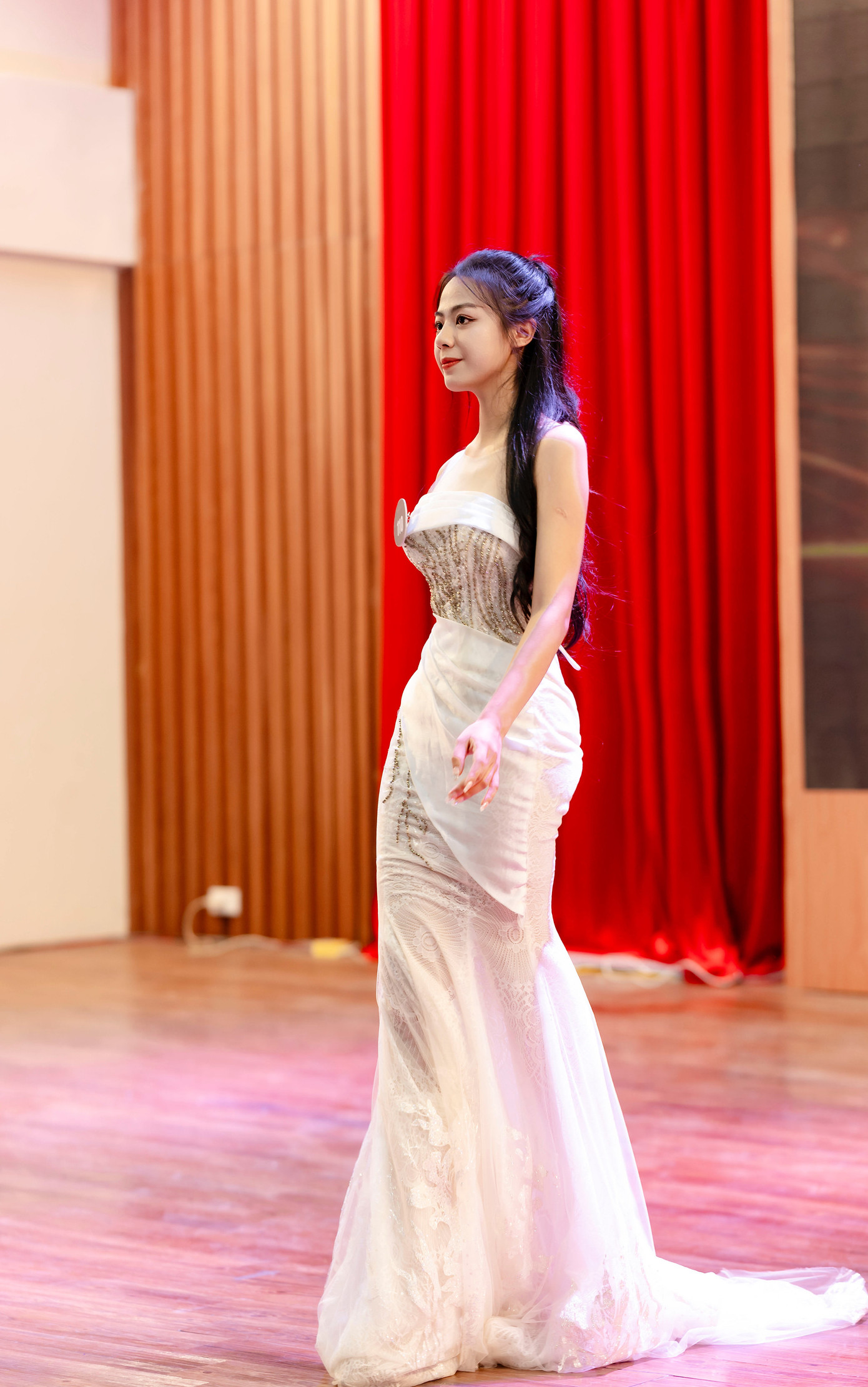 Bích Ngọc may mắn khi được có cơ hội tại các cuộc thi sắc đẹp của trường như: Nữ sinh viên Y - Dược tài năng duyên dáng lần thứ 2 và đạt giải Người đẹp nhân ái.