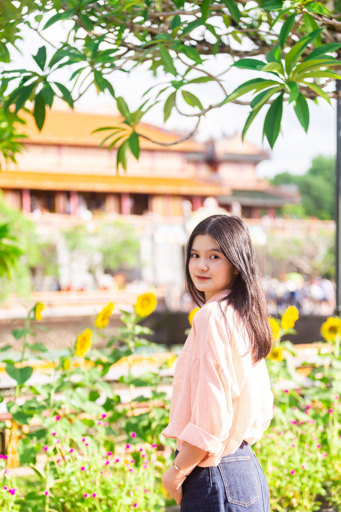 Ngọc Anh hiện đang là sinh viên của trường Đại học Ngoại ngữ, Đại học Quốc gia Hà Nội và Đại học Ngoại thương. Ngọc Anh hiện đang là sinh viên của trường Đại học Ngoại ngữ, Đại học Quốc gia Hà Nội và Đại học Ngoại thương.