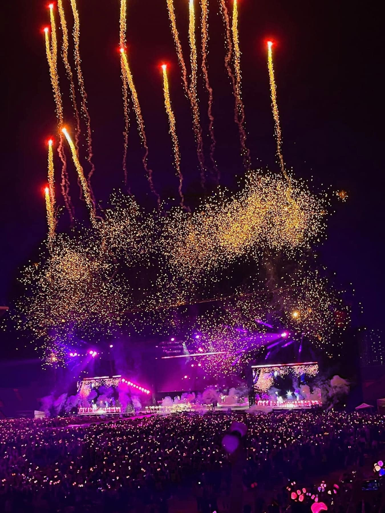 Không gian ngập sắc hồng của Born Pink.