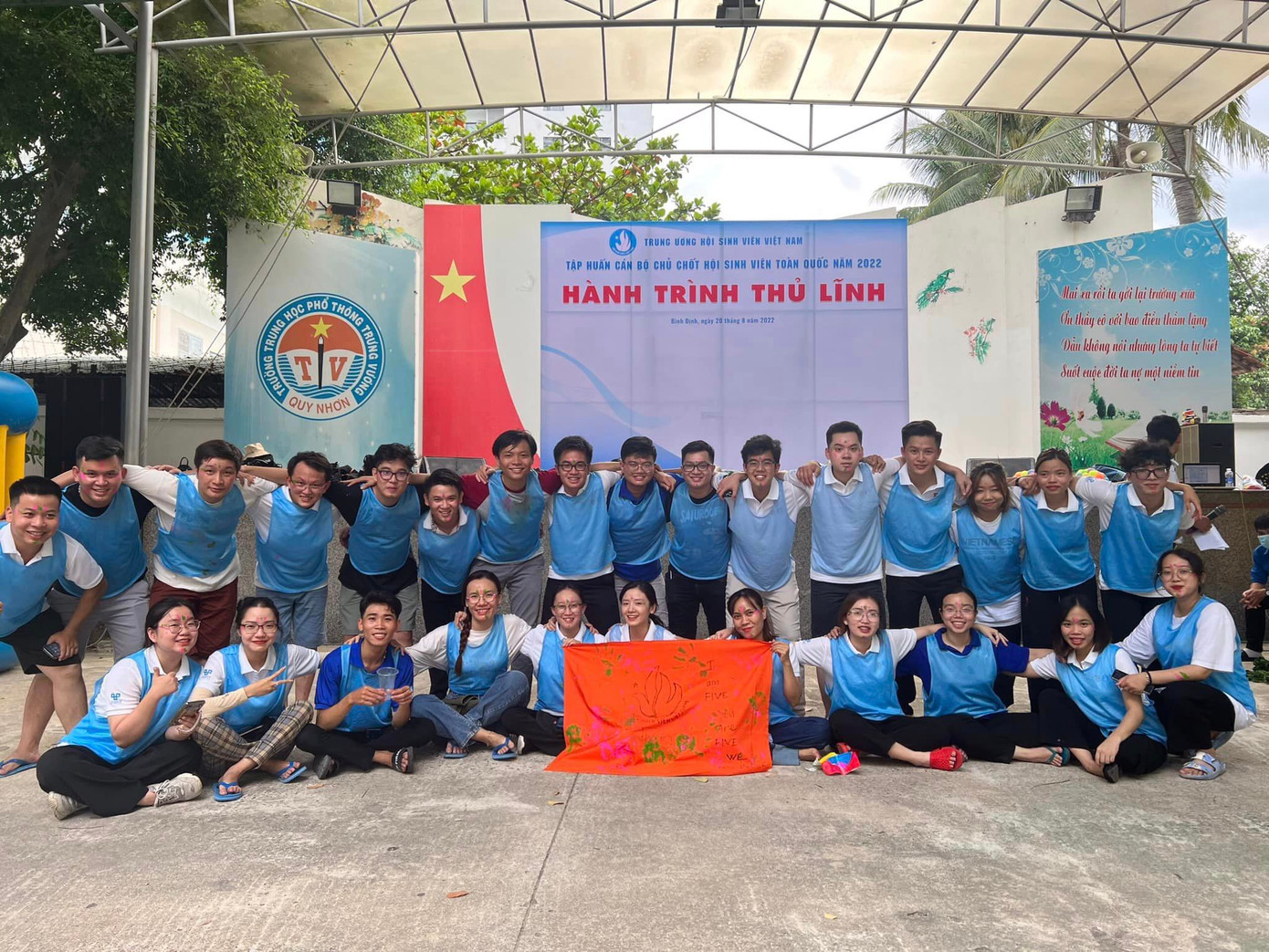 Tích cực tham gia các hoạt động và phong trào sinh viên.