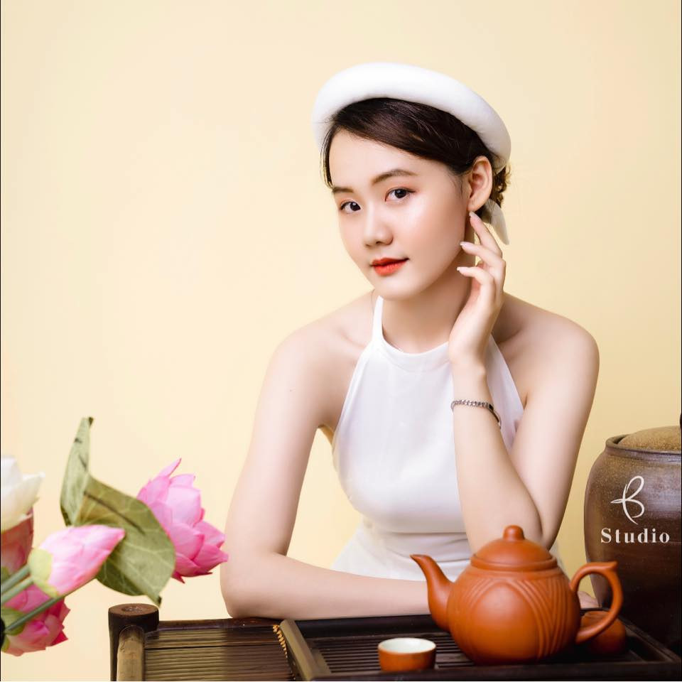 Phan Kim Ngân (sinh năm 2002) là sinh viên năm 3 ngành Tài chính ngân hàng, Trường Đại học Công nghiệp Hà Nội (HaUI). Phan Kim Ngân (sinh năm 2002) là sinh viên năm 3 ngành Tài chính ngân hàng, Trường Đại học Công nghiệp Hà Nội (HaUI).