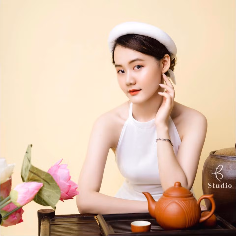 Phan Kim Ngân (sinh năm 2002) là sinh viên năm 3 ngành Tài chính ngân hàng, Trường Đại học Công nghiệp Hà Nội (HaUI).