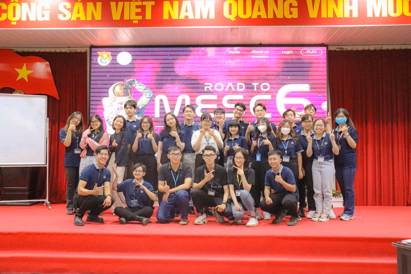 Quang Trí cùng nhóm sinh viên đạt giải Nhất cuộc thi tiếng Anh chuyên ngành “ROAD TO MESC mùa VI".