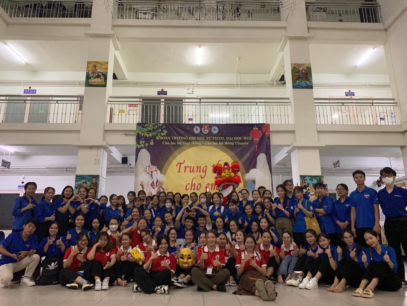 CLB Giọt Hồng tổ chức Tết Trung thu cho các em nhỏ tại bệnh viện TW Huế.