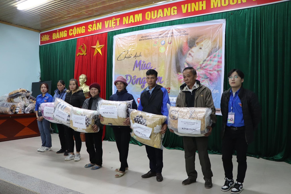 Hoạt động tình nguyện của Đội SVTN Đồng hương Phú Thọ tại Bắc Kạn. Hoạt động tình nguyện của Đội SVTN Đồng hương Phú Thọ tại Bắc Kạn.