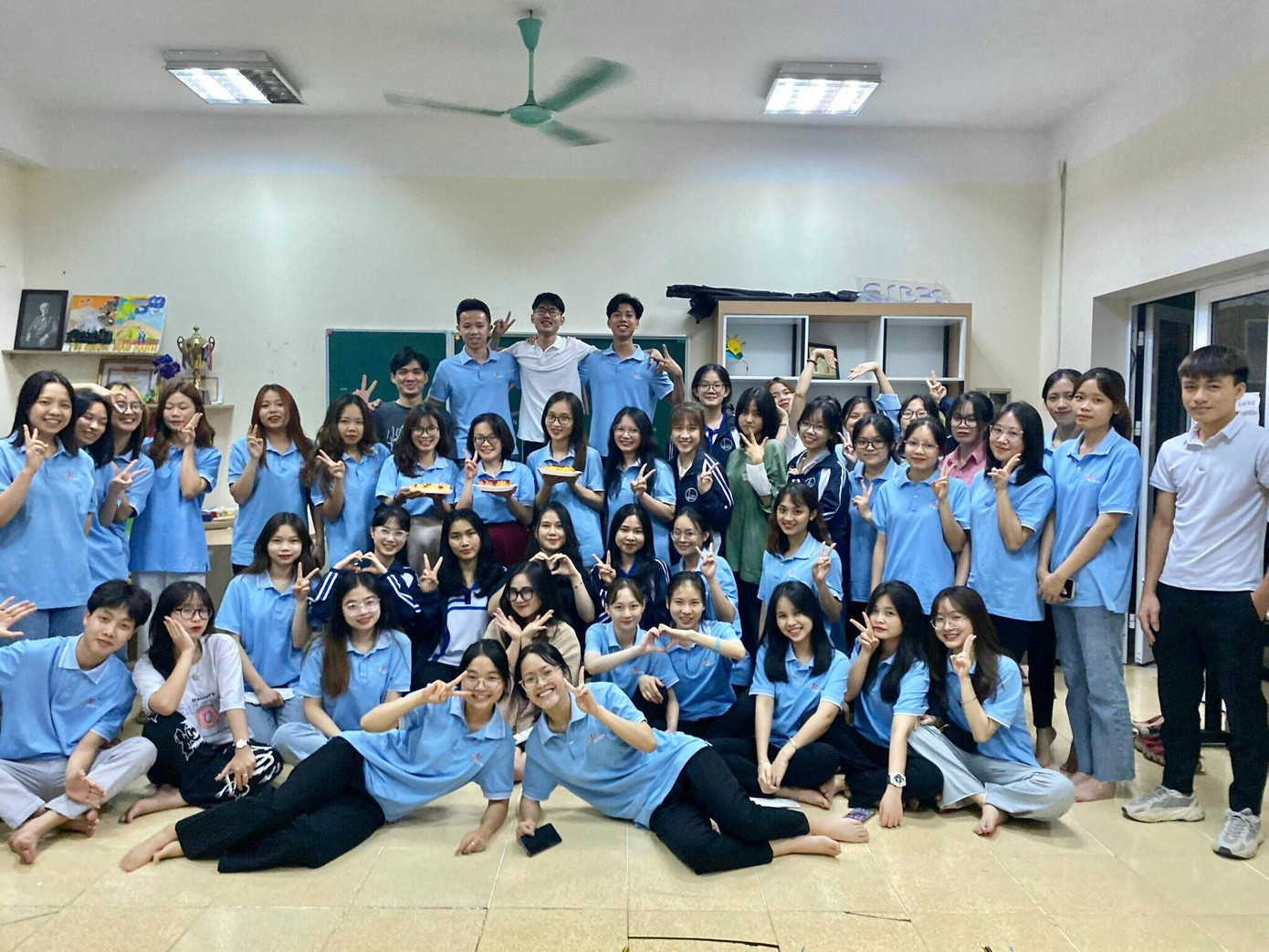 Thao chủ nhiệm CLB Dự án nhiệm kỳ 2022-2023, hình ảnh sinh hoạt cùng các thành viên trong CLB.