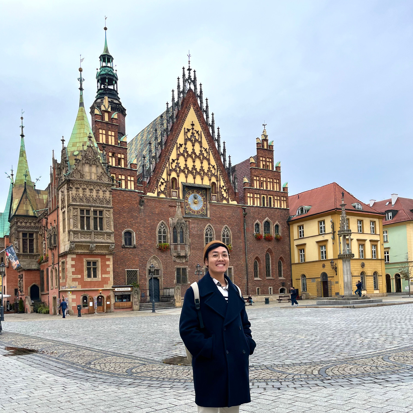 Trải nghiệm lần đầu của Hoàng Khang khi tham quan phố cổ tại thành phố Wrocław, Ba Lan.