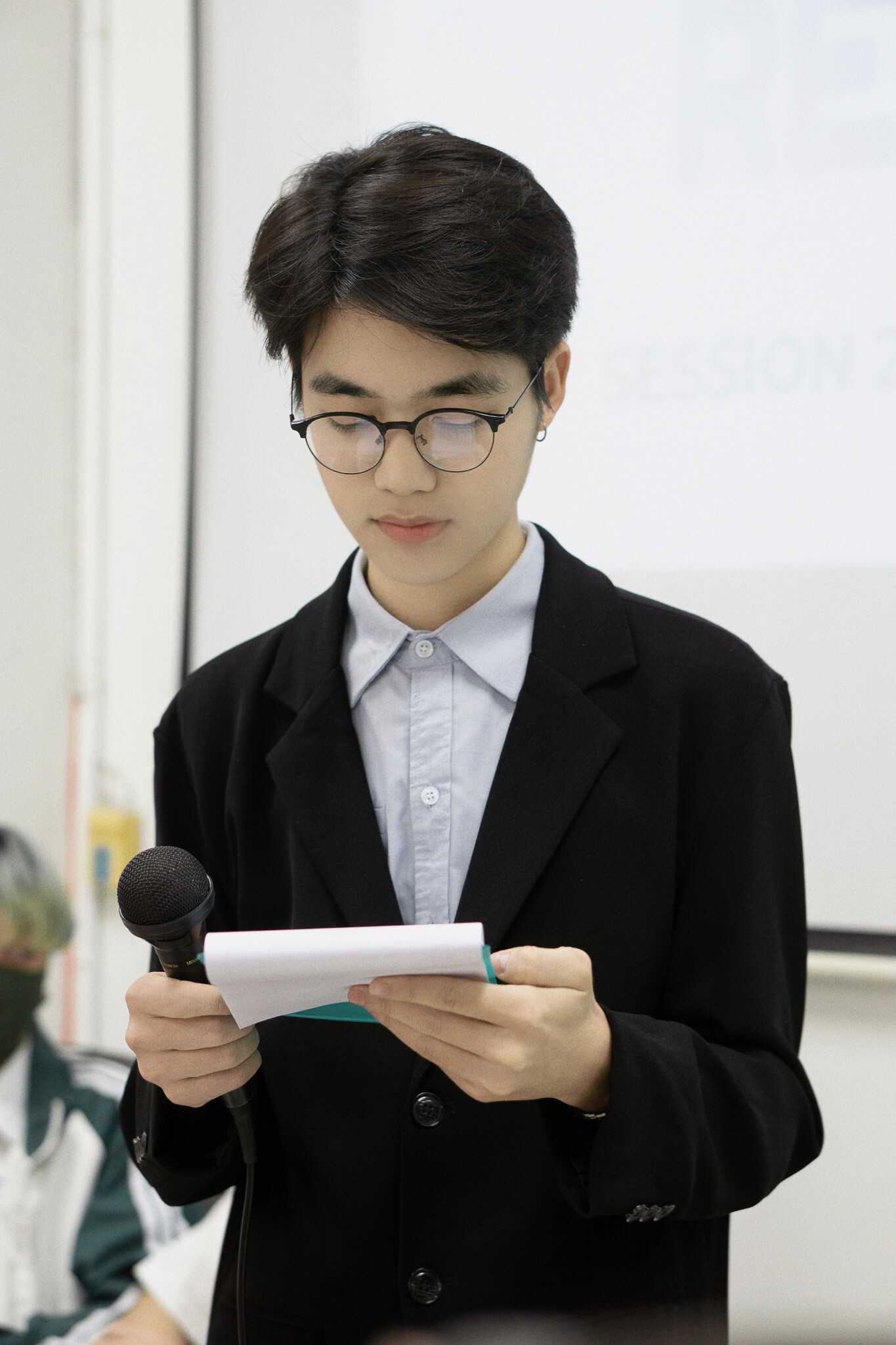 Văn Hoàng năng nổ tham gia hoạt động của Câu lạc bộ, Khoa, thử sức với lĩnh vực MC với 200% nhiệt huyết của mình. Văn Hoàng năng nổ tham gia hoạt động của Câu lạc bộ, Khoa, thử sức với lĩnh vực MC với 200% nhiệt huyết của mình.