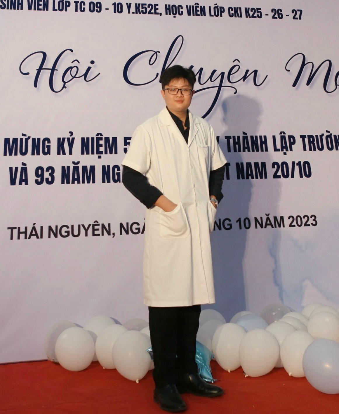 Duy Khánh (sinh năm 2001) quê Phú Thọ, sinh viên lớp YK52E Trường Đại học Y - Dược, Đại học Thái Nguyên.