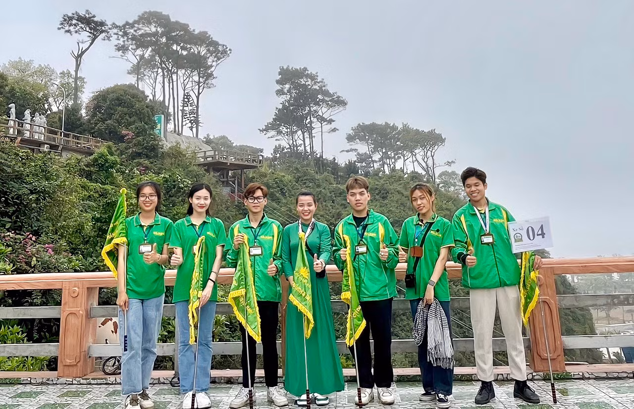 Sau mỗi chuyến đi dẫn, Huyền lại có thêm những bài học mới cho riêng mình. Sau mỗi chuyến đi dẫn, Huyền lại có thêm những bài học mới cho riêng mình.