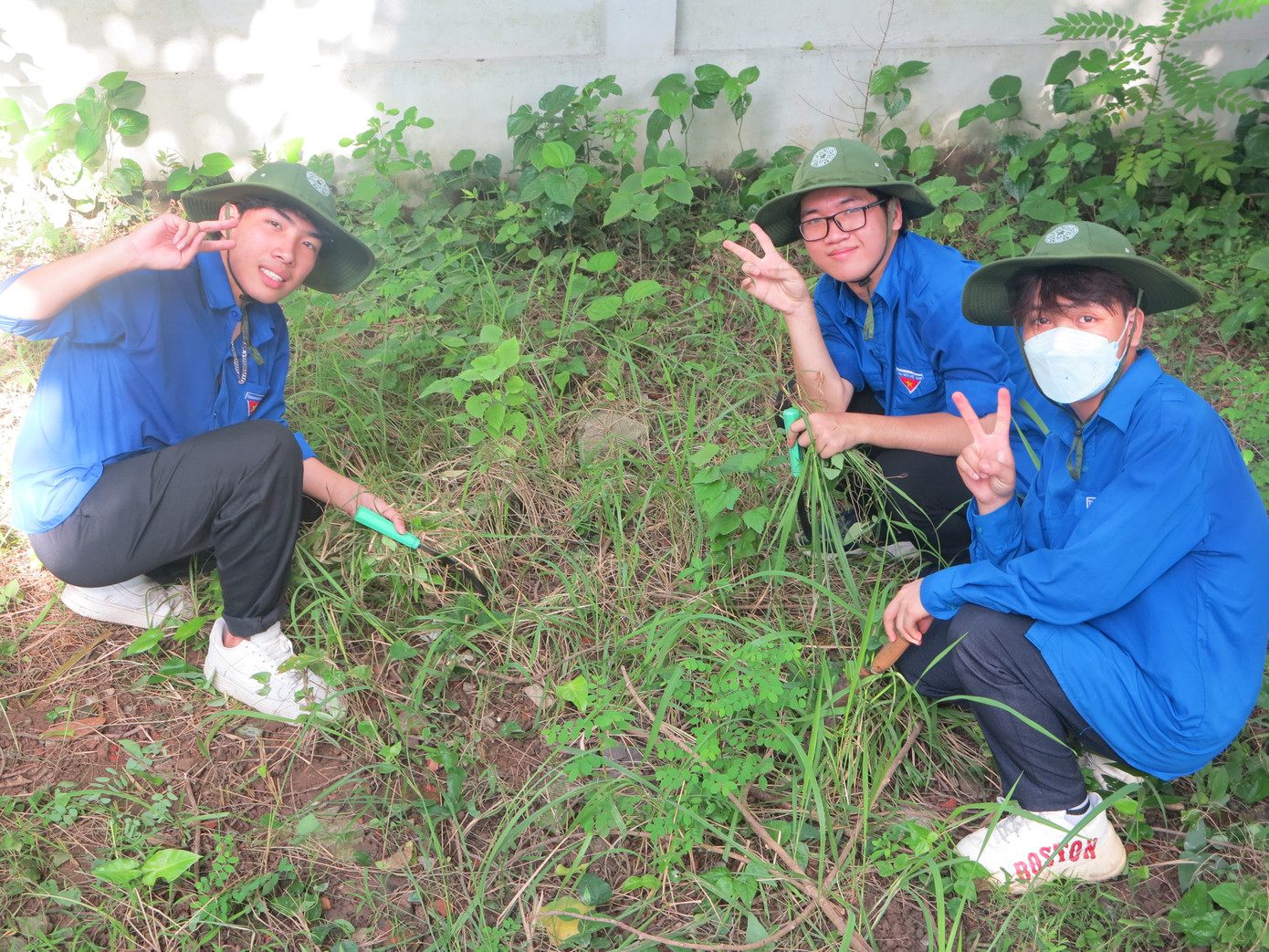 Anh Đức tham gia chiến dịch Tình nguyện Tổ dân phố. Anh Đức tham gia chiến dịch Tình nguyện Tổ dân phố.